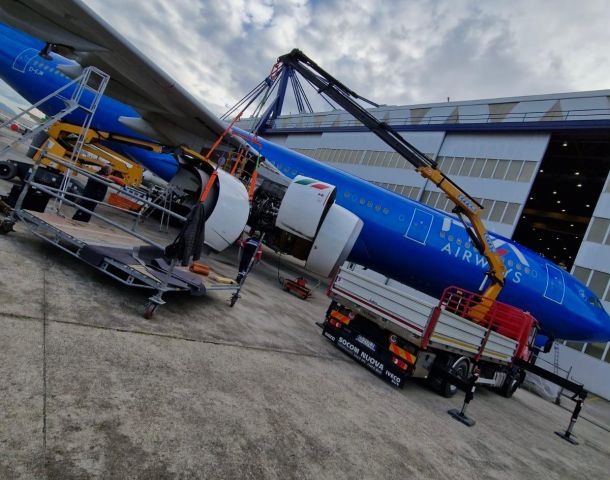 Esempio dalla galleria fotografica di ATG Auricchio Transport & Gru S.r.l.