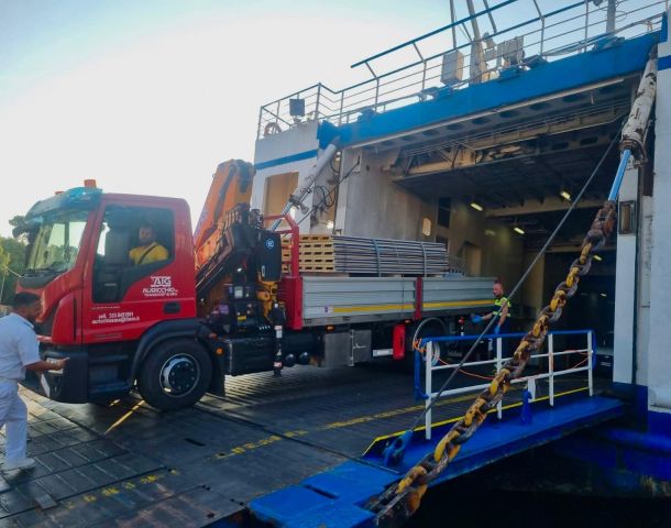 Esempio dalla galleria fotografica di ATG Auricchio Transport & Gru S.r.l.